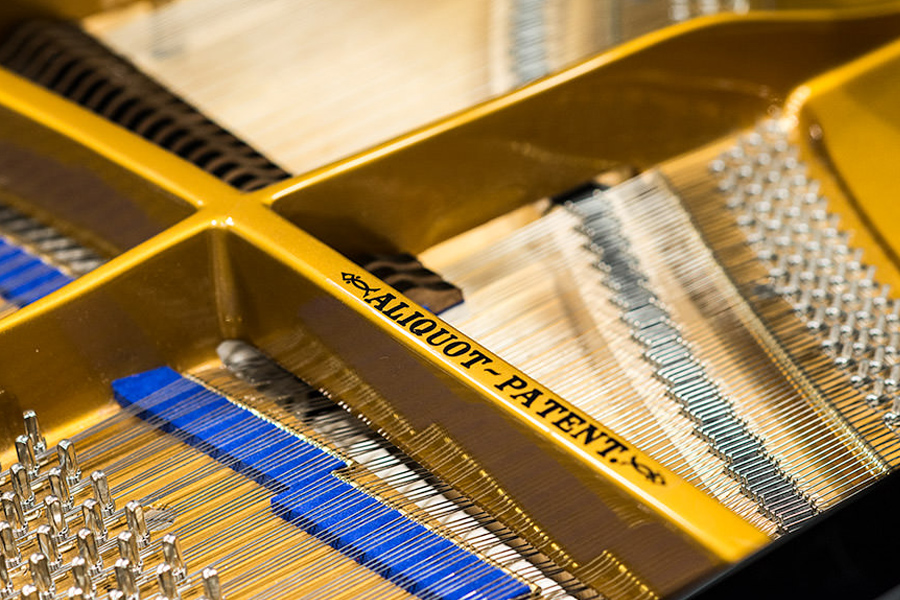 Bluthner pianos production