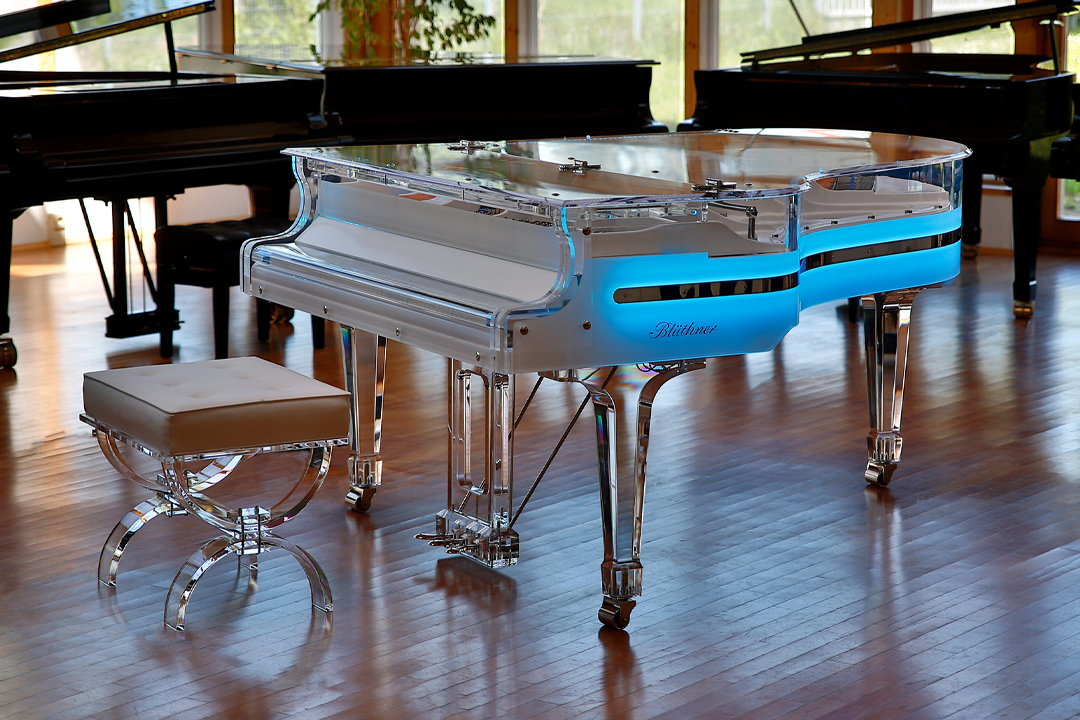 Blüthner Elegance Crystal Edition Piano