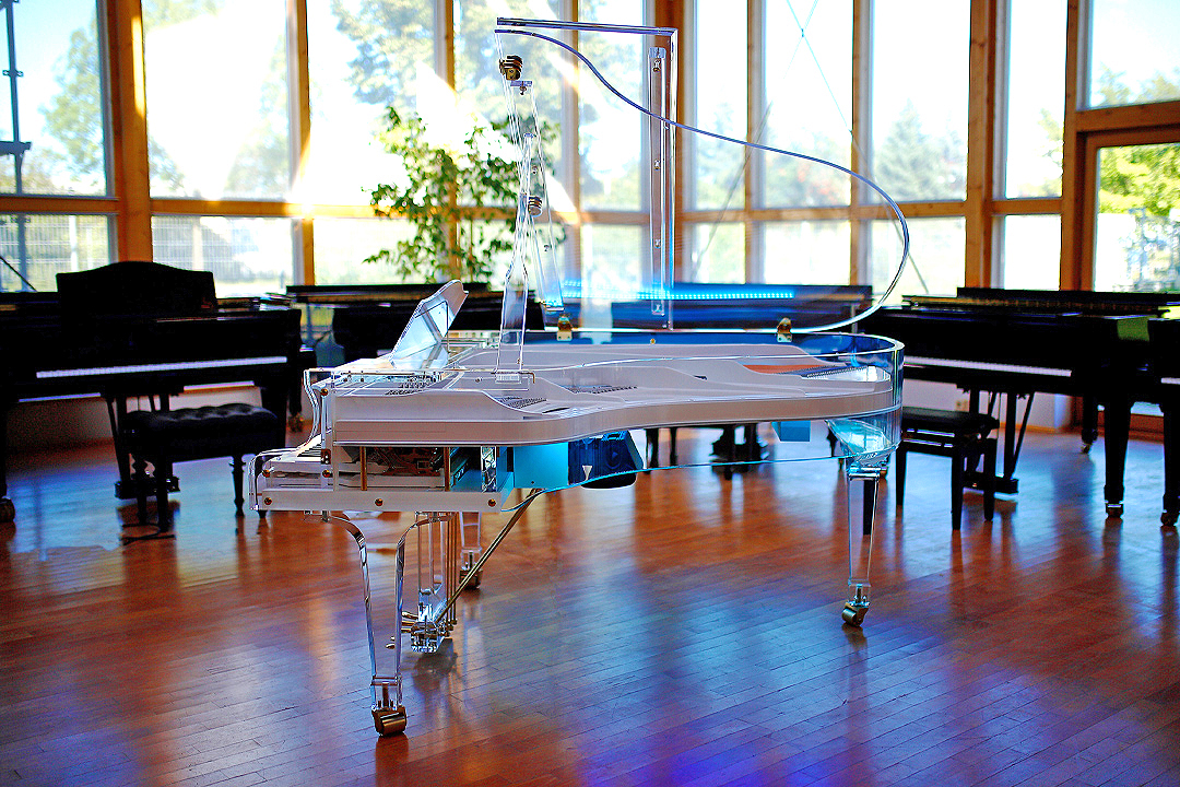 Blüthner Idyllic Crystal Edition Piano