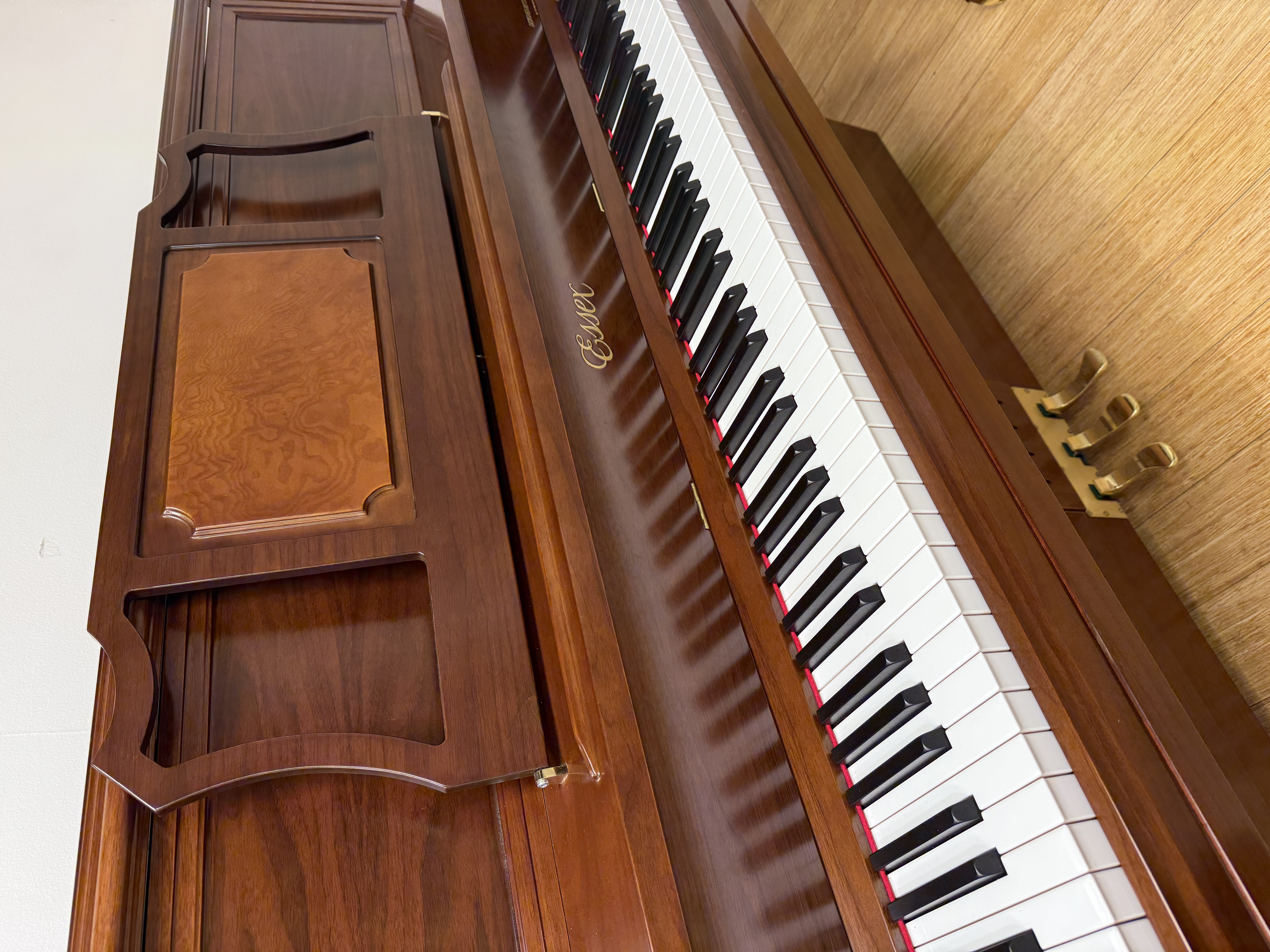 Essex EUP116 Upright Piano