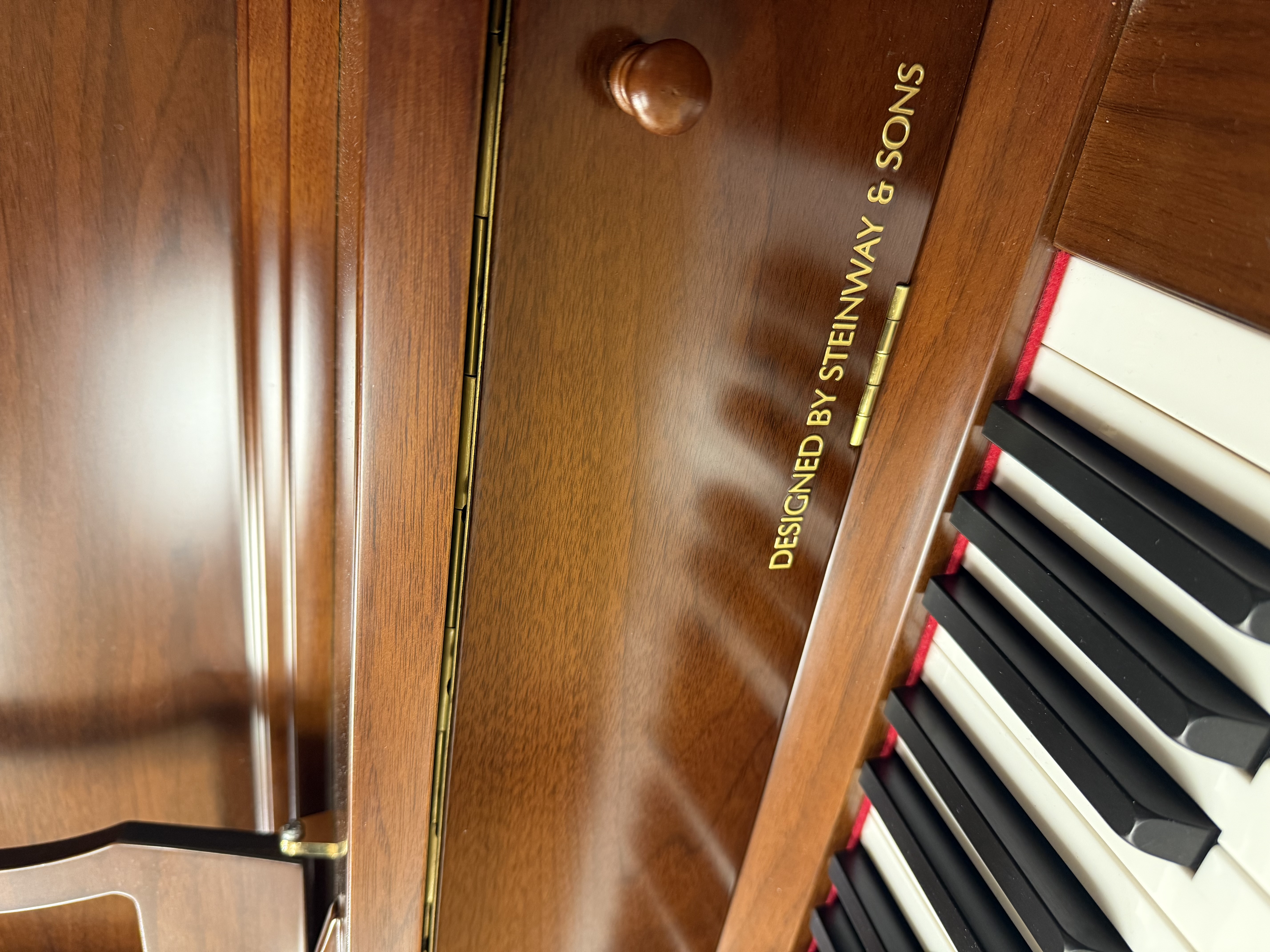 Essex EUP116 Upright Piano