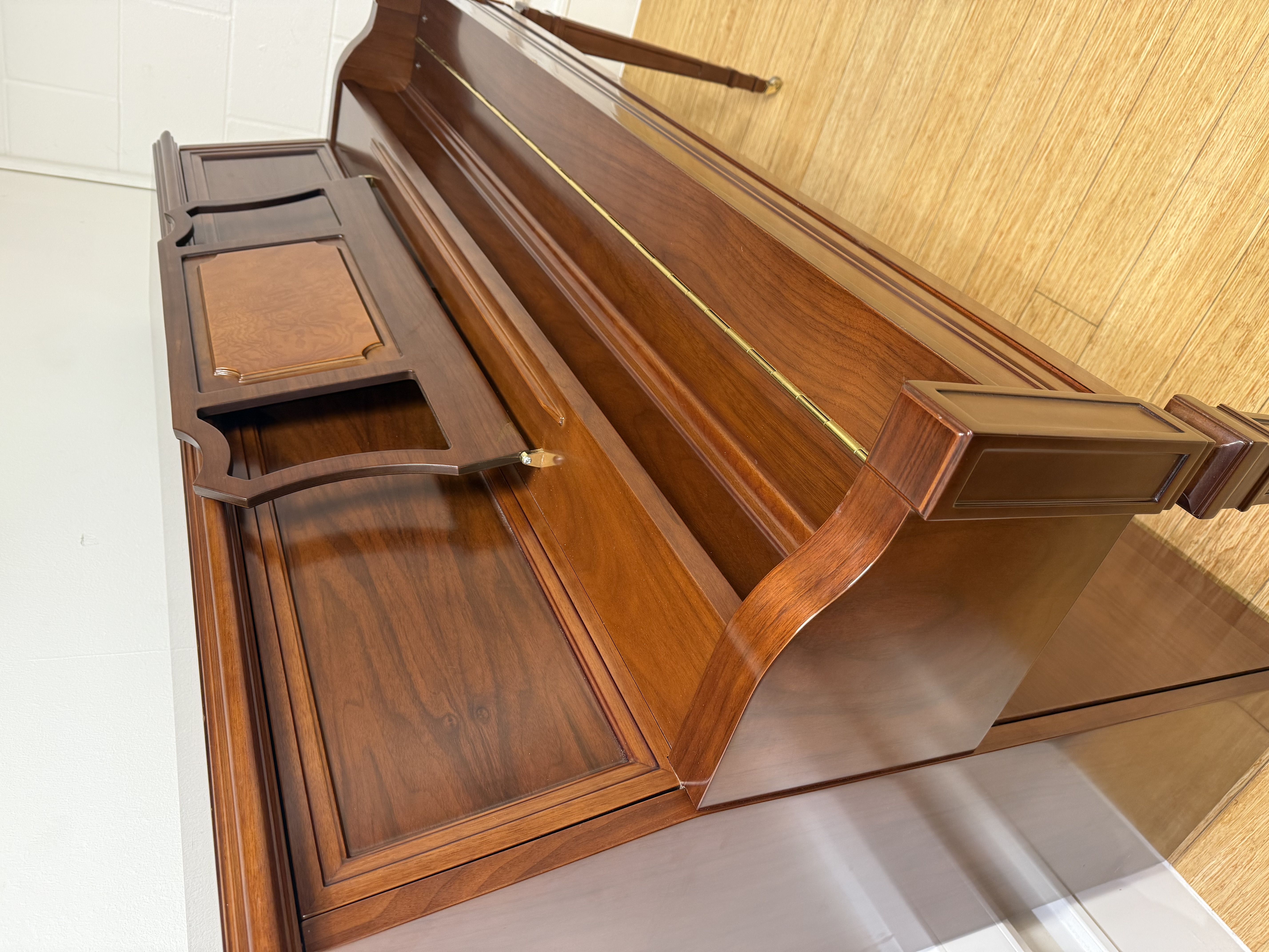 Essex EUP116 Upright Piano