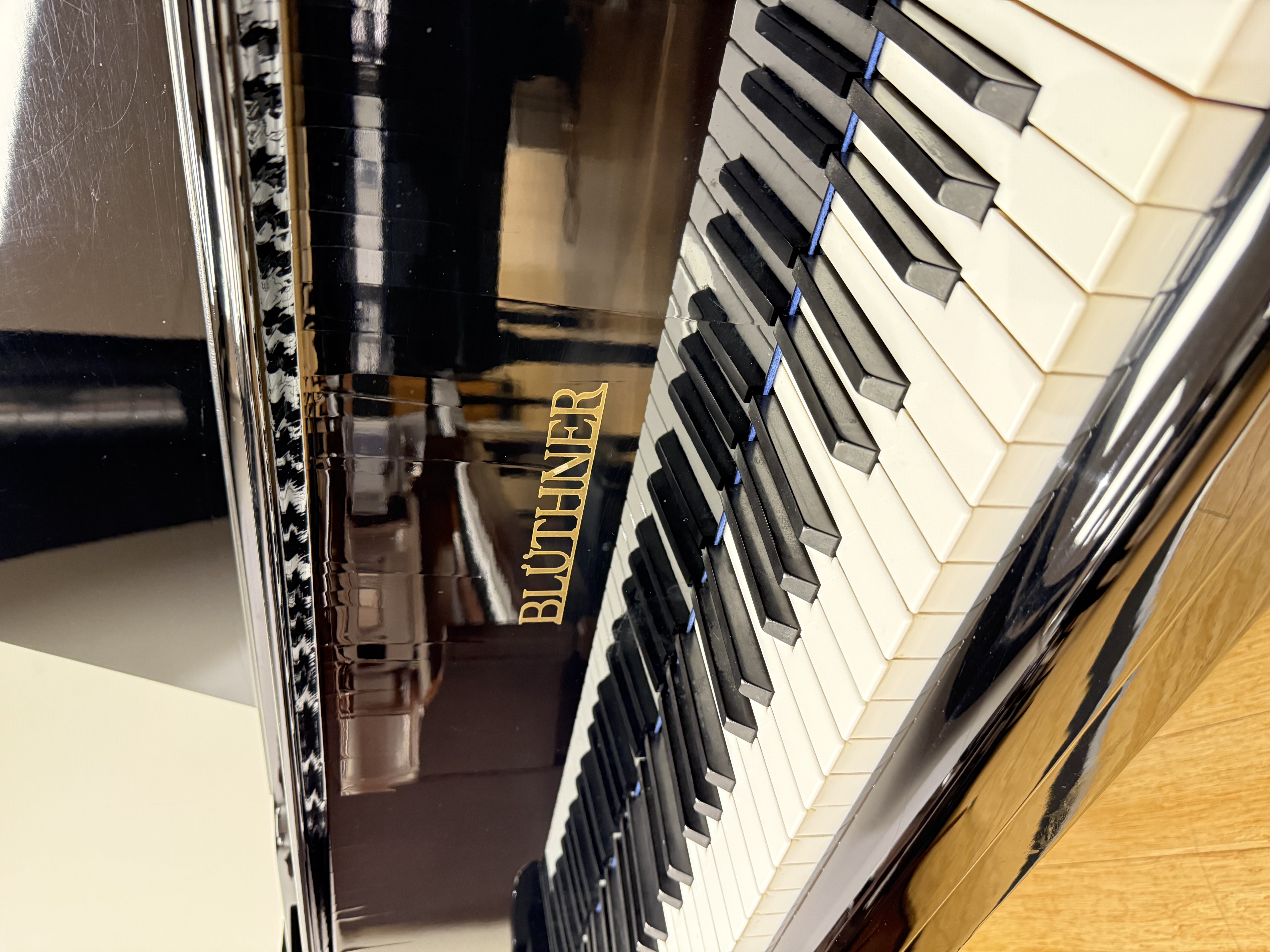 Pre-Owned Blüthner Model 10