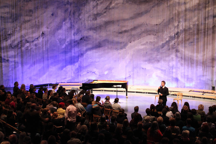 Grand piano hire UK